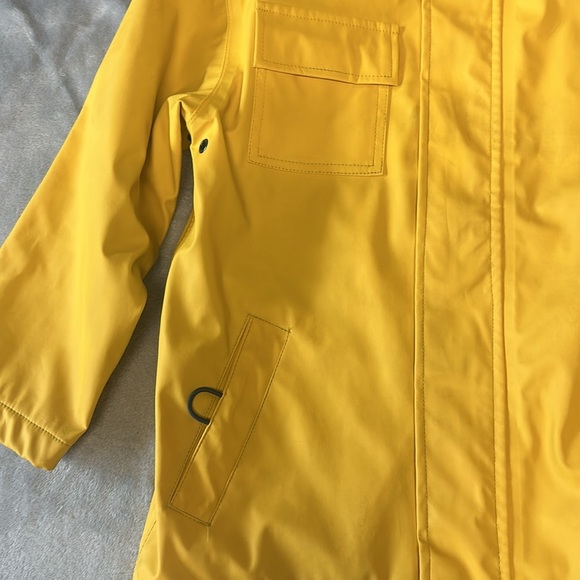 Hatley - Rain Jacket. No hood. Size 6 - Picture 3 of 7
